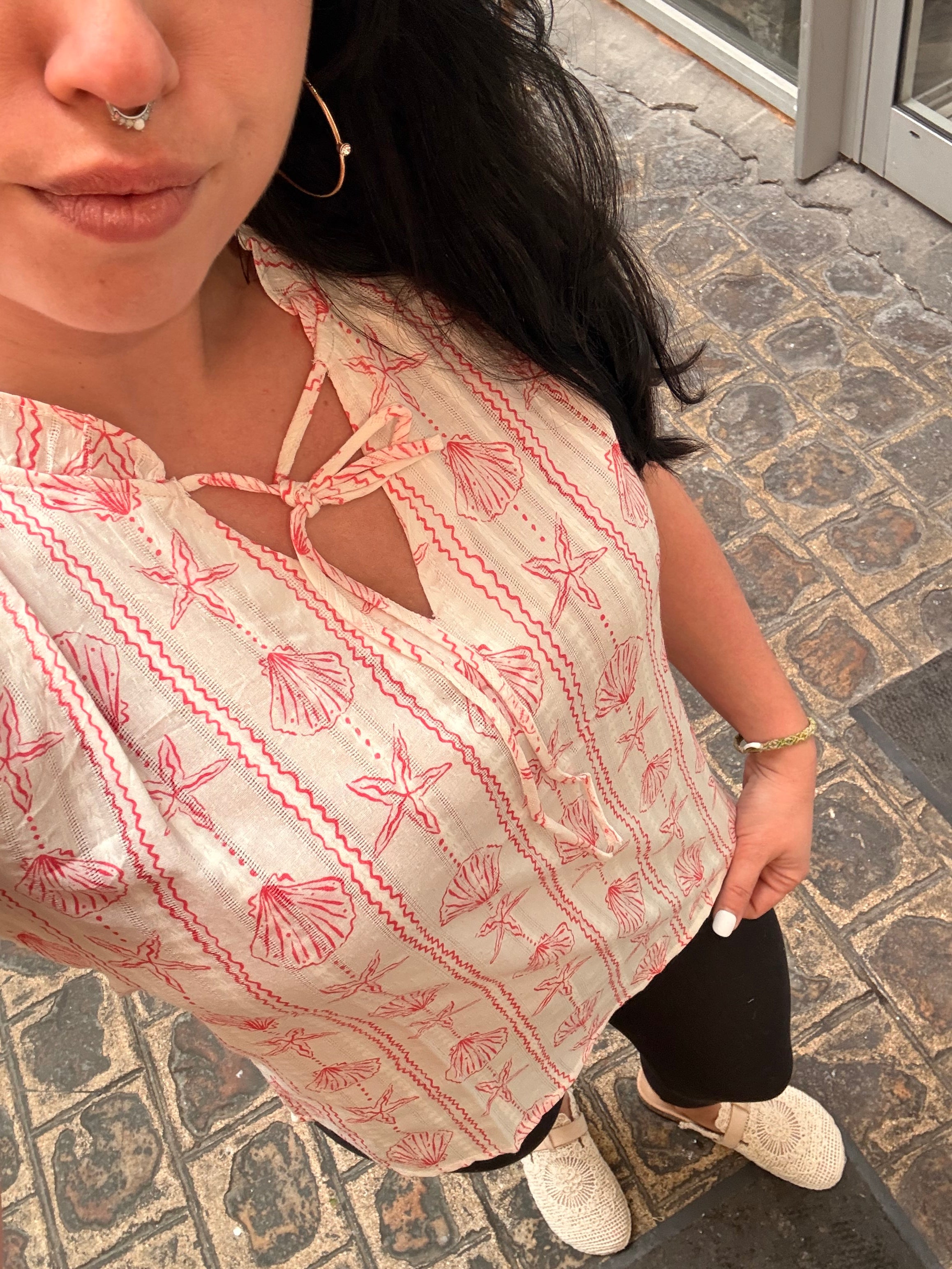 🐚 Titre : T-shirt Coquillages – L’esprit été tout en douceur