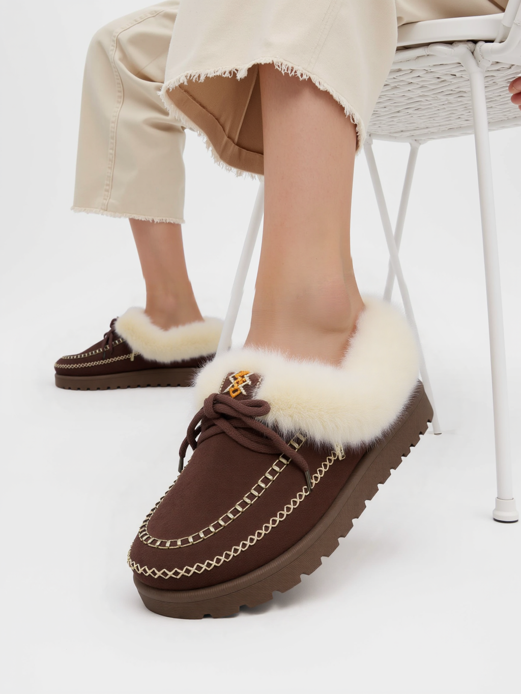 Chaussons fourrures style mocassins