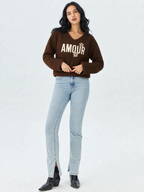 Pull oversize col V à motif "AMOUR"